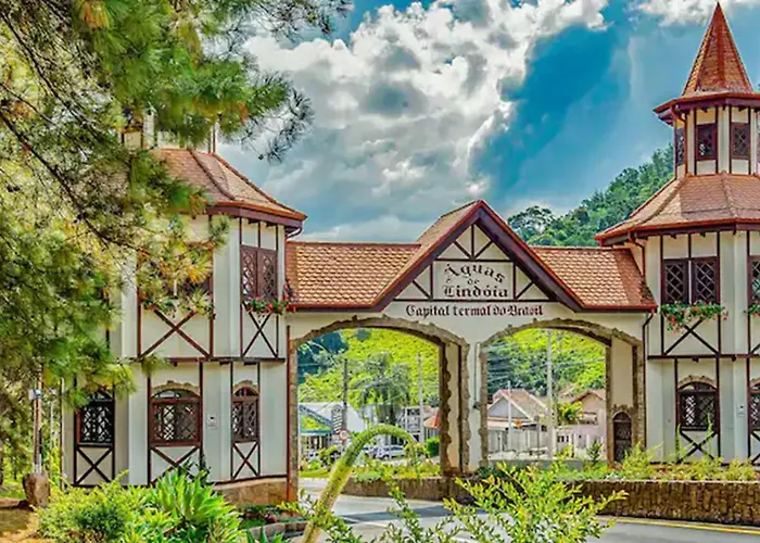 Casa No Centro De Aguas De Lindoia Com Piscina