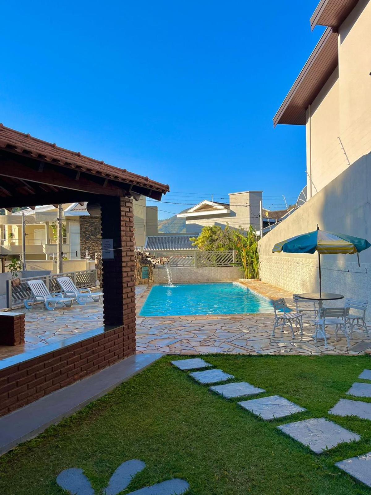 Casa No Centro De Com Piscina