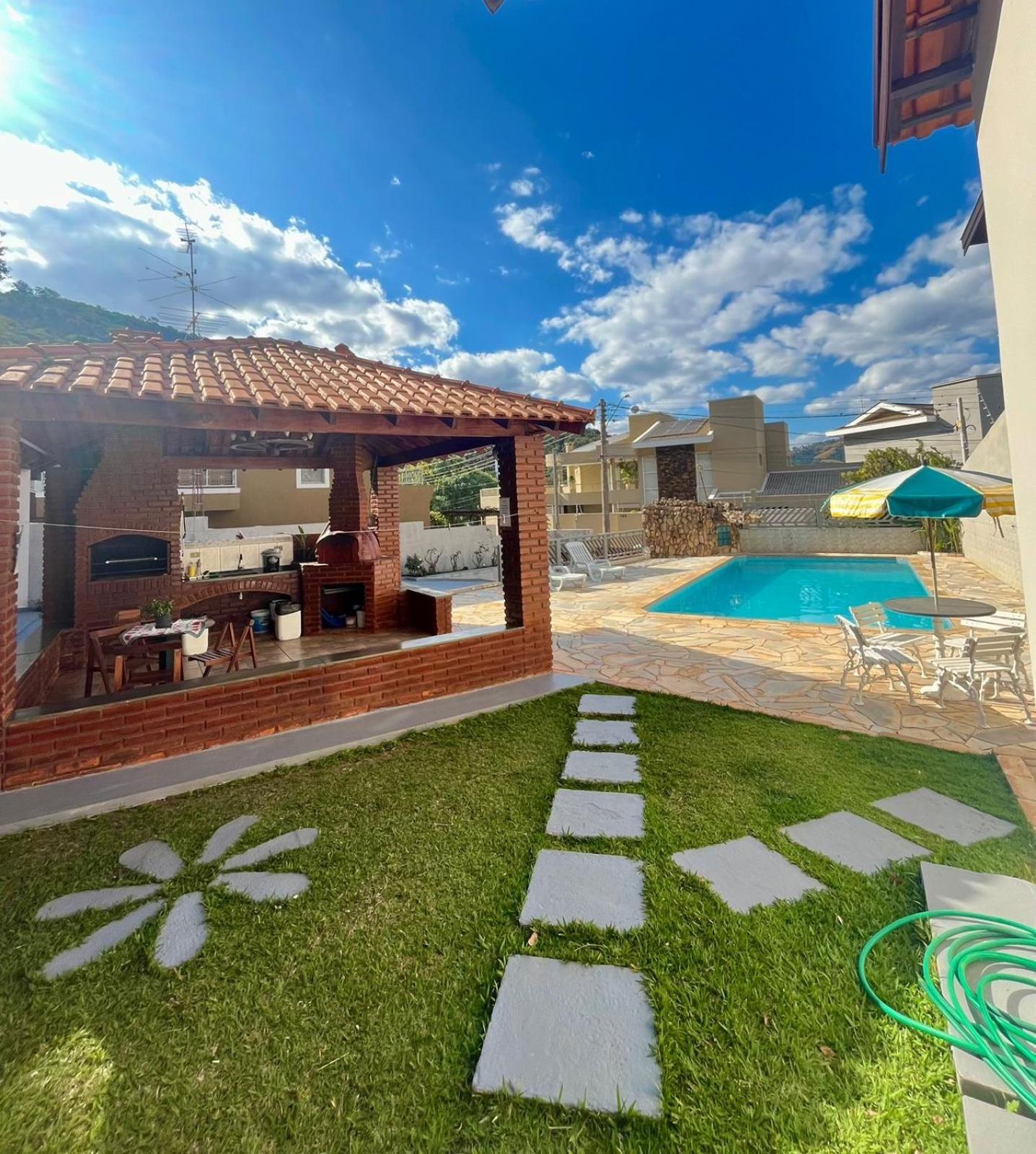 Casa No Centro De Com Piscina Aguas de Lindoia